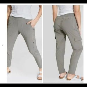 EUC ✨ Athleta ✨ Chelsea straight cargo pants, 8P